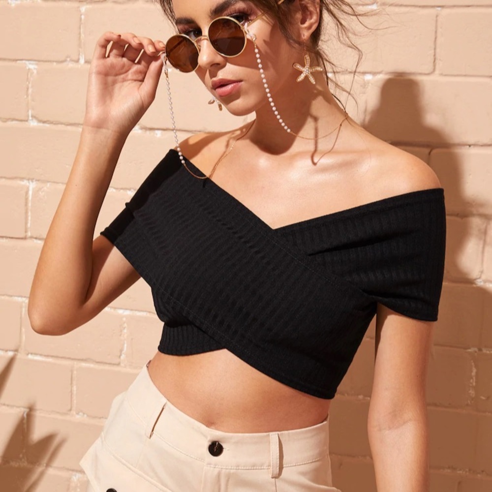 black crop top!